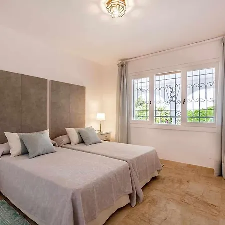 Preciosa Moderna Cerca De Puerto Banus Marbella